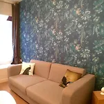 The Blue House פריז